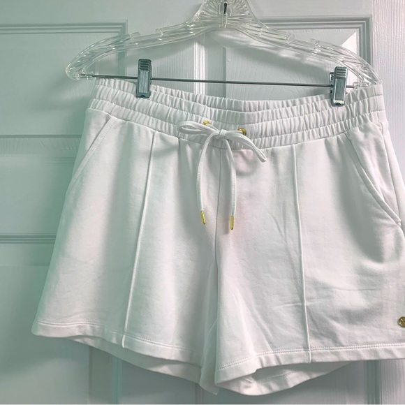 Lilly Pulitzer Elani Knit White 5” shorts with tag still on them - Picture 2 of 5